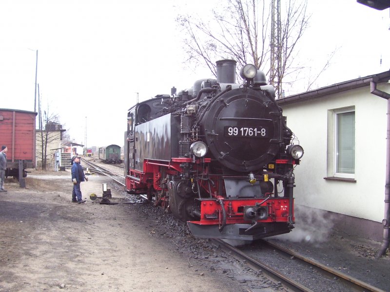 99 1761-8 am 18.01.07 im Bahnhof Radebeul-OST.