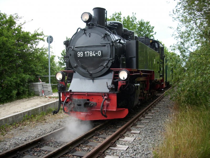 99 1784 ist am 12.Juni 2009 ist die gesamte Strecke von Ghren bis Lauterbach Mole am Zug geblieben.Hier hat der Zug den Endbahnhof Lauterbach Mole erreicht. 
