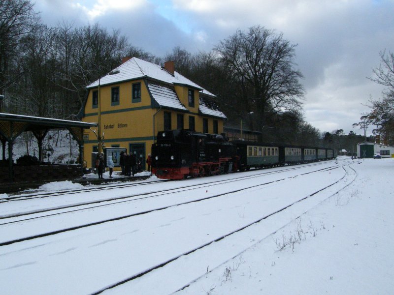 99 1784 ist mit einem Zug aus Putbus in Ghren angekommen. 22.11.2008
