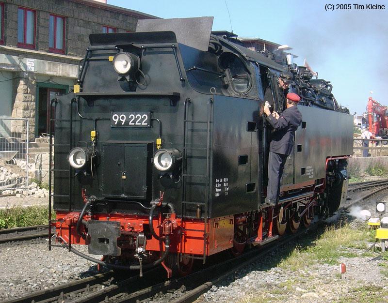 99 222 der HSB rangiert am 18.08.2005 auf dem Brocken Bahnhof.