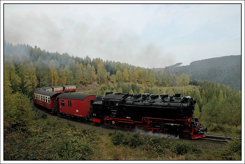 99 222 mit dem Zug 8903 von Wernigerode nach Eisfelder Talmhle am 10.10.2007 nchst Drei Annen aufgenommen. 