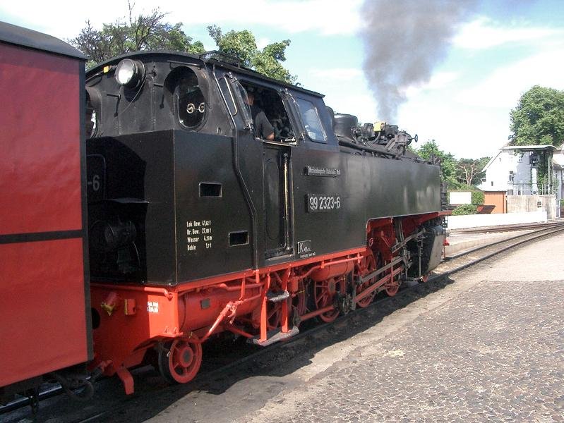 99 2323-6 wartet auf Ausfahrt nach Bad Doberan. Khlungsborn West, 2008-07-05.