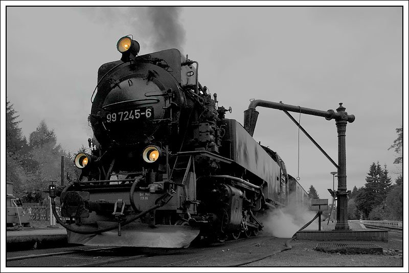 99 4275 beim planmigen Halt in Drei Annen Hohne am 9.10.2007. Der Aufenthalt in Drei Annen Hohne wird sowohl bei der Hin-, als auch bei der Rckfahrt zum Wasserfassen genutzt.