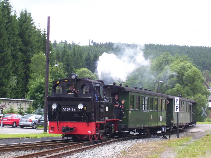 99 4511 fhrt in den Bahnhof Schlssel am 20.07.08.