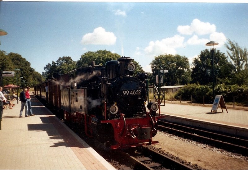 99 4652 mit dem Traditionszug im August 2005 in Binz LB.