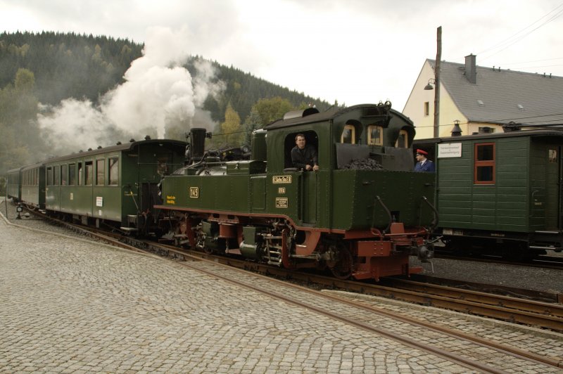 99 555 bzw. IV K 145 fhrt am 03.10.09 in den Bahnhof Schmalzgrube ein.