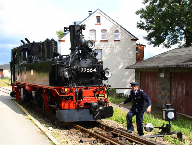 99 564 rangiert am 06.09.09 in Schnheide.
