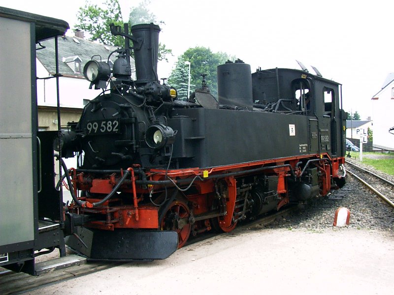 99 582 in Schnheide Ost im Oktober 2006.