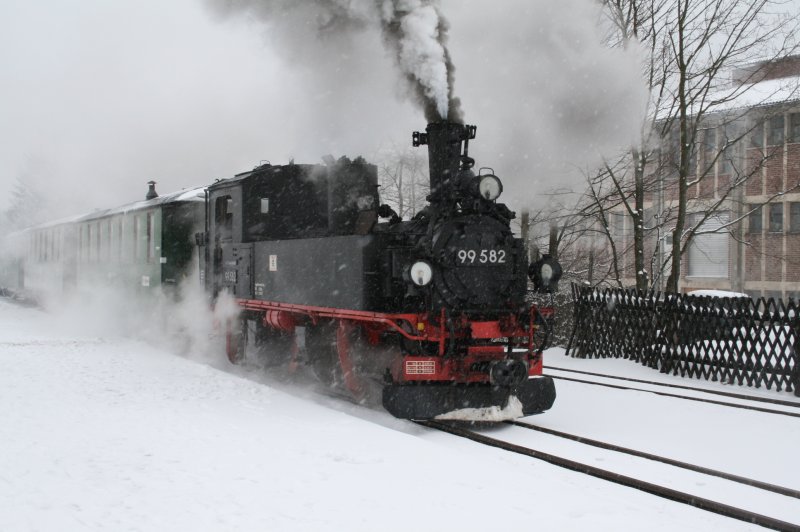 99 582 verlsst Sttzengrn in Richtung Schnheide.Am 23.03.08.
