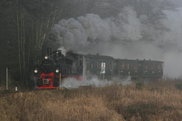 99 5901 verl��t mit dem Adventsonderzug zum Brocken den Bahnhof Drei-Annen-Hohne;23.12.2006