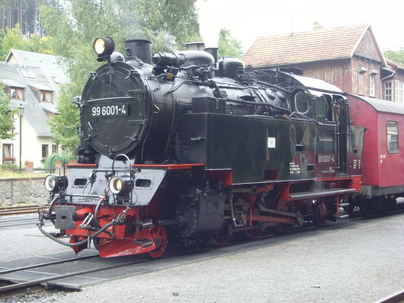 99 6001-4 steht mit ihrem Zug nach Quedlinburg im Bahnhof Alexisbad. 28.08.08