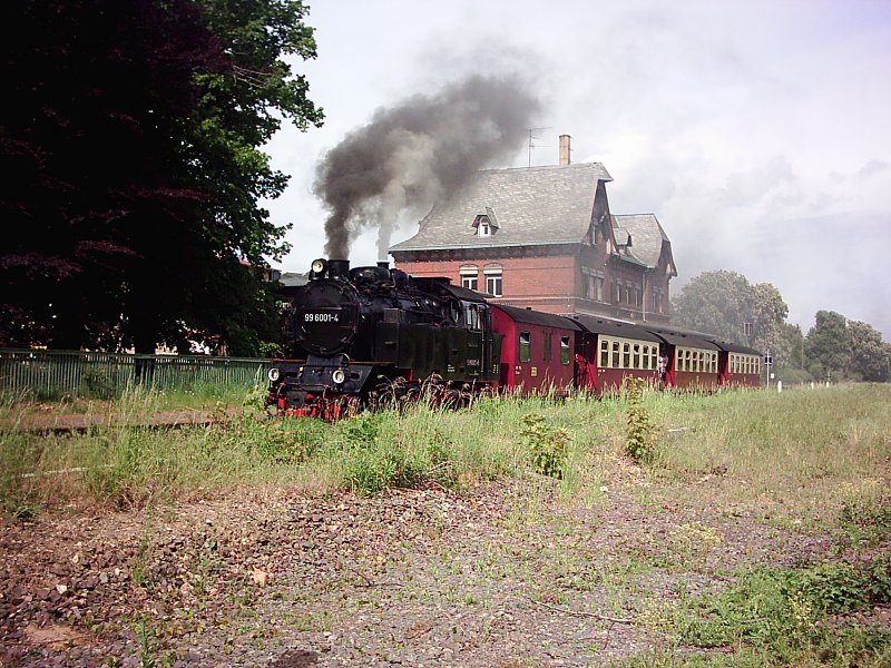 99 6001 als erster Dampfzug am Tag von Quedlinburg aus in den Harz. Hier am 13.05.07 als 8961 in Bad Suderode.
