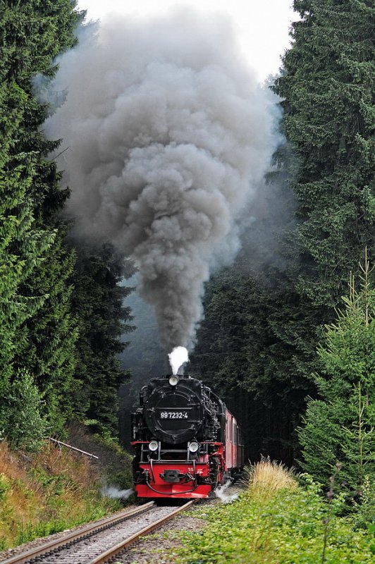 99 7232-4 bei ihrer imposanten fahrt zwischen Drei Annen Hohne und Schierke.