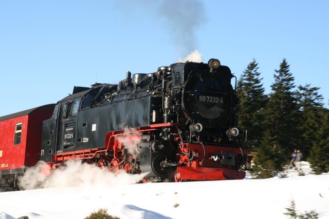 99 7232 in der Brockenspirale kurz nach dem Wegbergang der Brockenstrae; 22.12.2007
