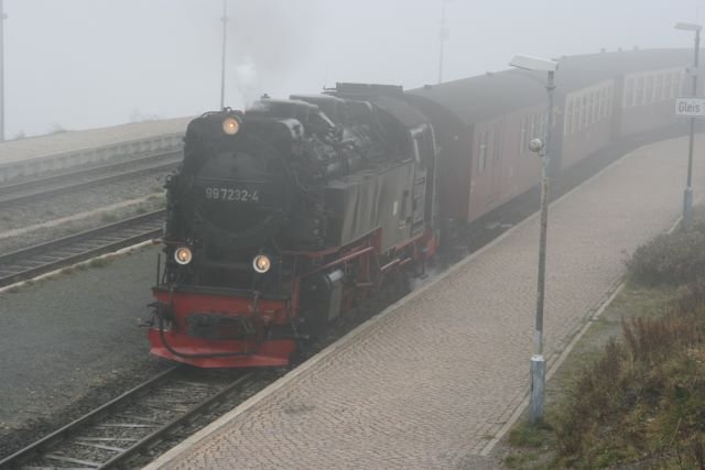 99 7232 erreicht den Bahnhof Brocken; 04.10.2007
