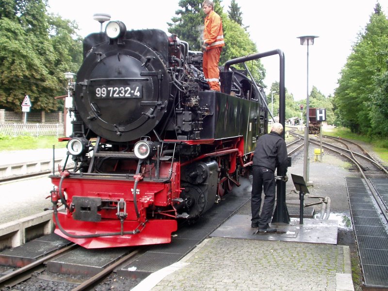 99 7232 mit Lagerschaden im Bahnhof Drei-Annen-Hohne am 10.07.07