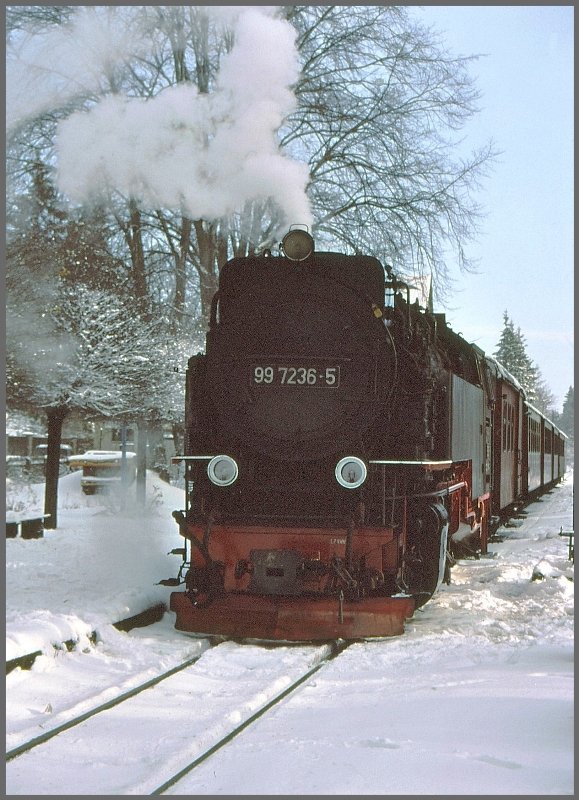 99 7236-5 im frisch verschneiten Drei Annen Hohne. (Archiv 12/1990)