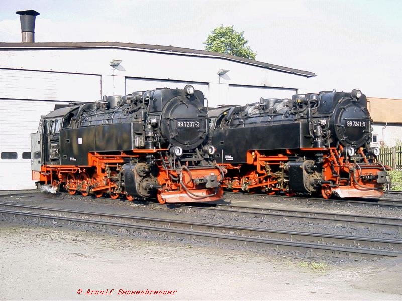 99 7237 und 99 7241. 
HSB Wernigerode-Westerntor
04.05.2003 