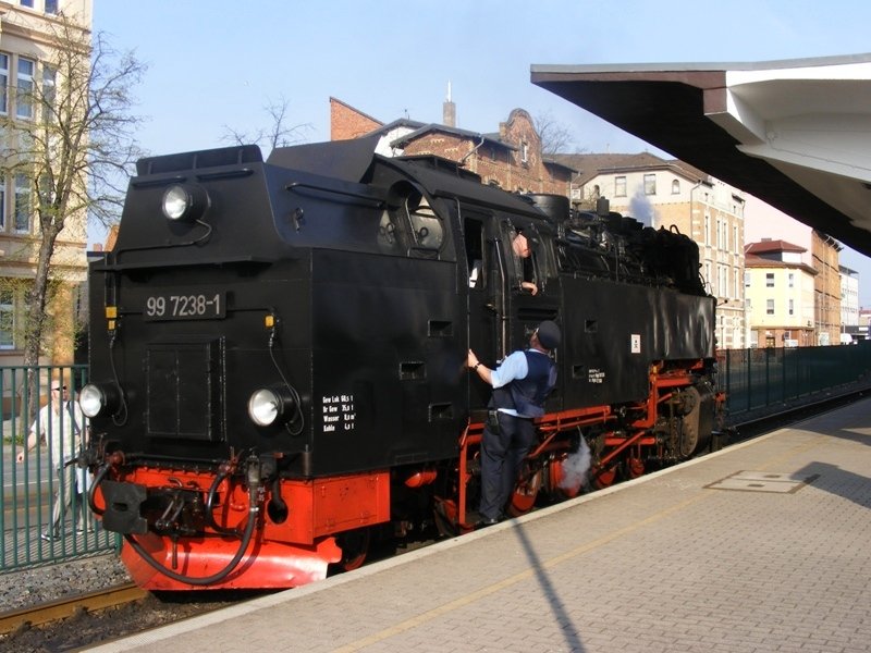 99 7238-1 rangiert am 10.4.2009 in Nordhausen Nord.