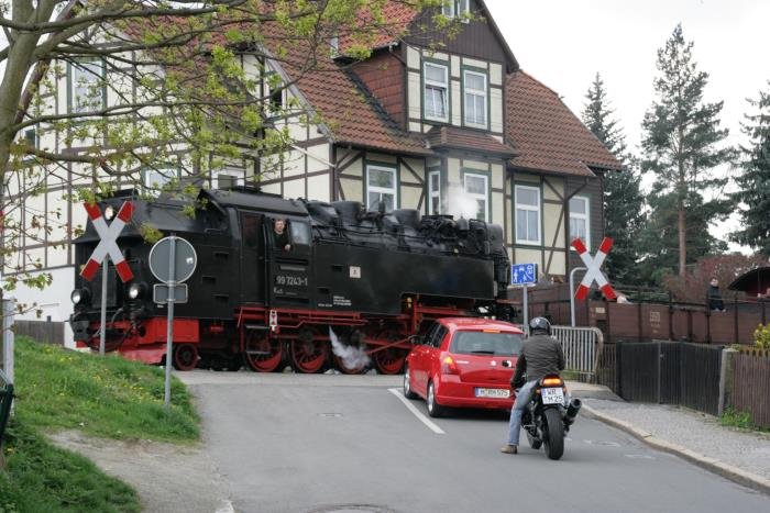 99 7243 in der Hasser�der Kirchstrasse; 26.04.2008 