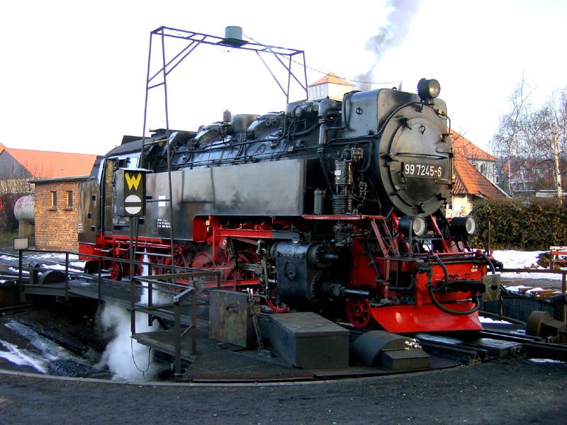 99 7245-6 auf der Drehscheibe in Wernigerode, 22. Februar 2003