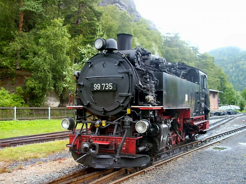99 735 rangiert im Bahnhof Oybin, Sommer 2005