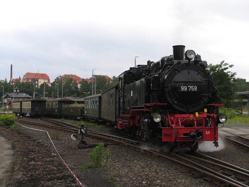 99 758 der Schsichs-Oberlausitzer Eisenbahngesellschaft mBh mit Zug 202 Zittau-Kurort Oybin in Zittau am 12-7-2007.