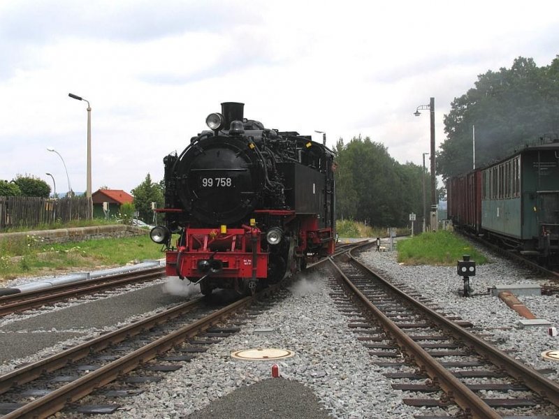 99 758 der Schsichs-Oberlausitzer Eisenbahngesellschaft mBh auf Bahnhof Bertsdorf am 12-7-2007.