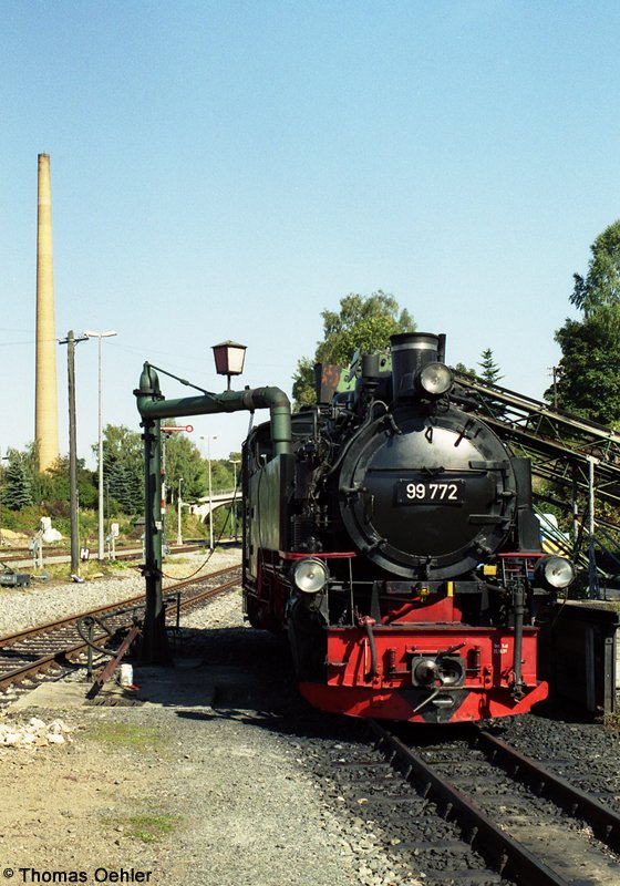 99 772 - eine Babelsberger Neubau-VII K - nimmt am 10.09.06 in Cranzahl Wasser.  