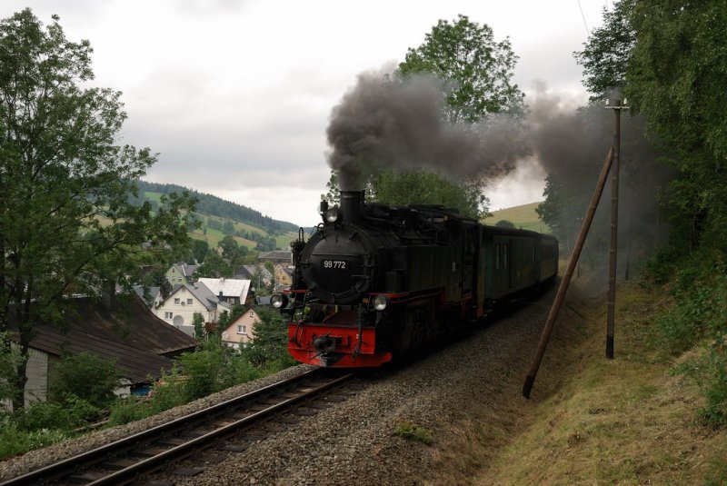 99 772 mit P 1009 in Neudorf (03.08.2007)