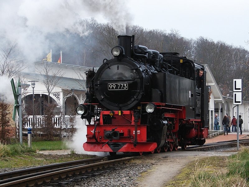 99 773 beim Umsetzen im Bahnhof Binz. (04.04.08)