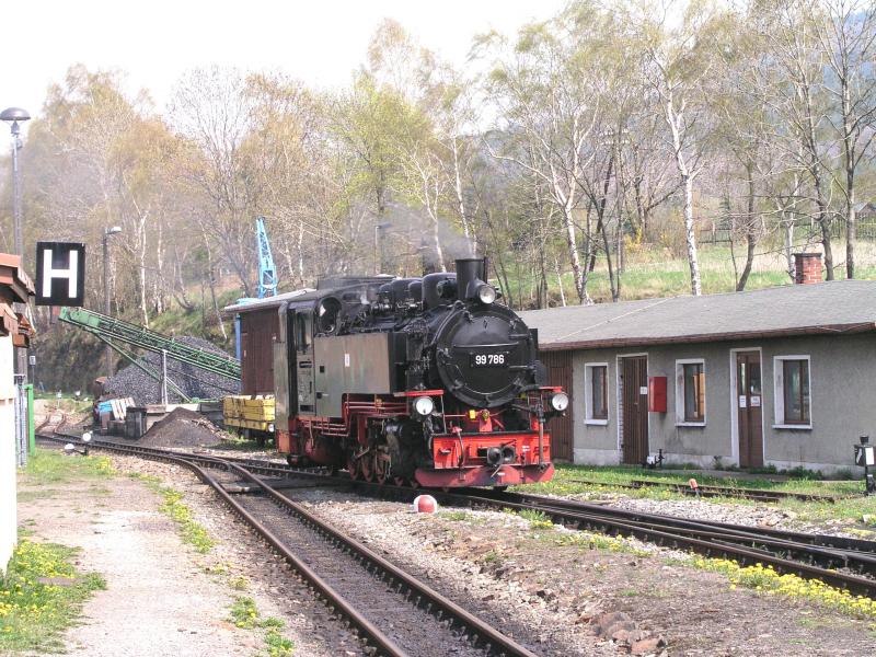 99 786 der Fichtelbergbahn am 29-4-2004 in Cranzal