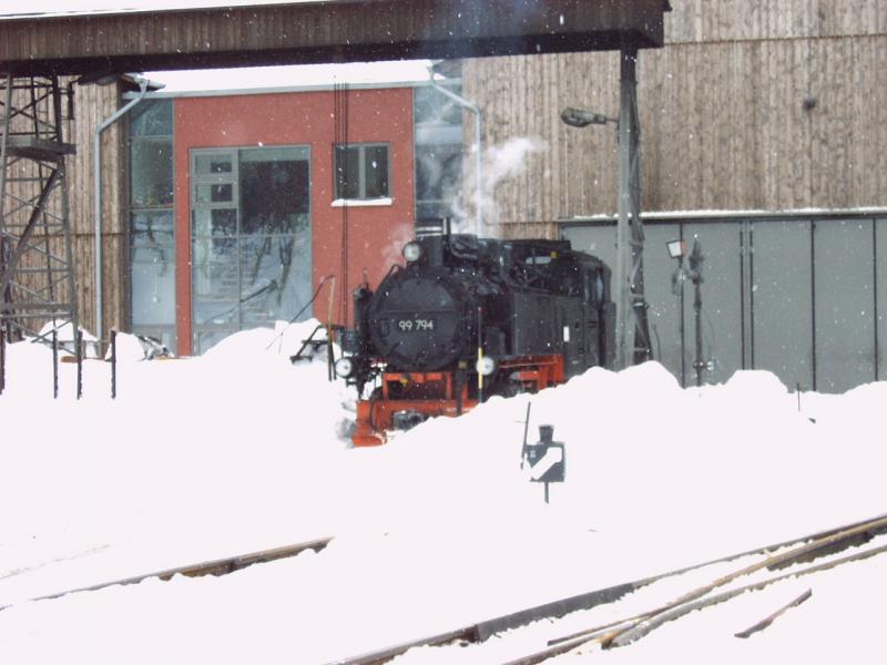 99 794 der BVO wartet in Oberwiesenthal auf ihr Personal