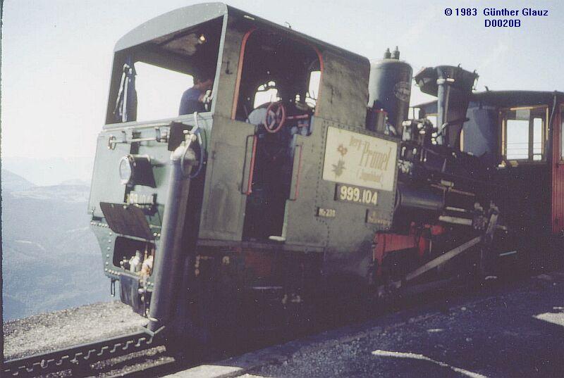 999.104  Berg-Primel  schiebt ihren roten Wagen im Sommer 1983 weiter in Richtung Schafbergspitze.
