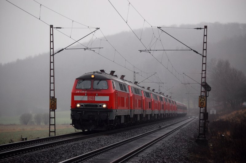9x 218 fahren am 21.12.08 auf der Nord-Sd-Strecke bei Einbeck-Salzderhelden in die neue Heimat Kempten. Der Zug bestand aus 
218 435, 486, 399, 458, 333, 464, 256, 485 und 324, sowie mehreren n-Wagen.