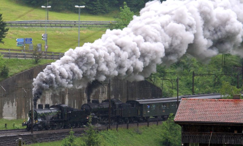 A 3/5 und C 5/6 unterhalb Wassen am 1. Juni 2007 anlsslich des Gotthardbahnjubilums 125 Jahre Gotthardbahn