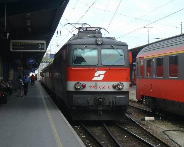 A regional train  Salzach Sprinter  from Salzburg HBF to Saalfenden.

