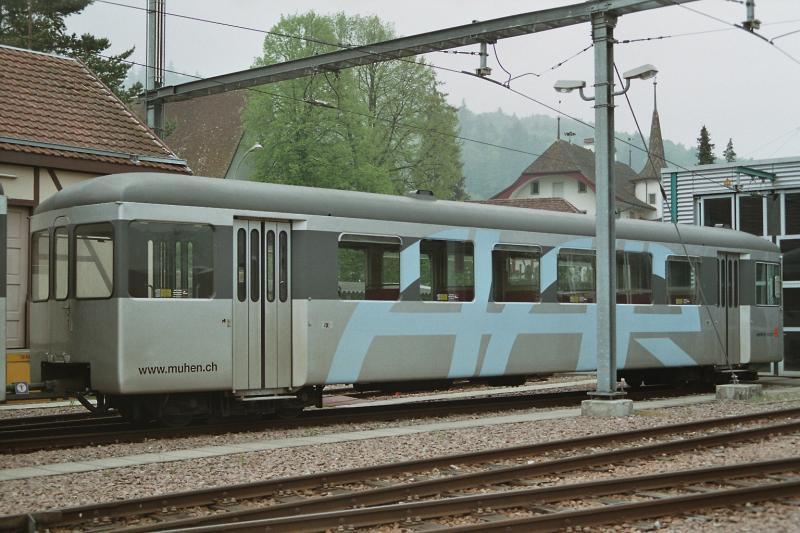 AAR (Ex WSB) Werbesteuerwagen Bt 75 mit Reklame fr die AAR andere Seite ft Ortschaft Muhen am 11.05.2006 vor dem Depot in Schftland