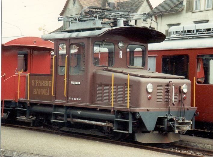 AAR (ex WSB)1000 mm ... Rangierlok Tm 2/2 49 vor dem Depot imn Aarau im Mai 1985