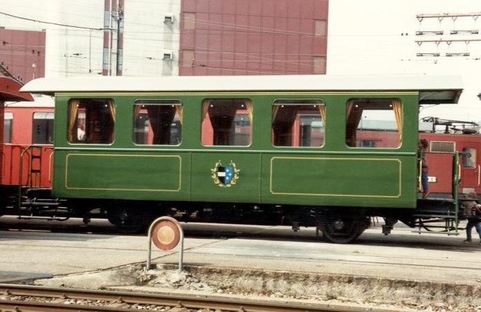AAR (ex WSB)1000 mm ... 2.KL Nostagie Personenwagen vor dem Depot imn Aarau im Mai 1985