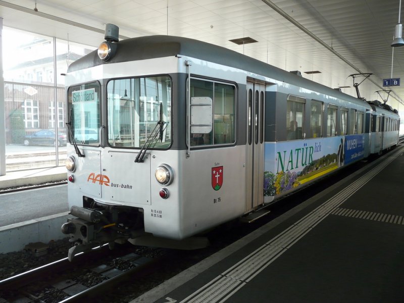 AAR - Steuerwagen Bt 75 in der Bahnhofsahalle von Menziken am 09.04.2009