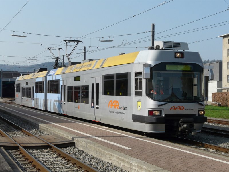 AAR - Triebwagen be 4/8 33 im Bahnhof von Schftland am 09.04.2009