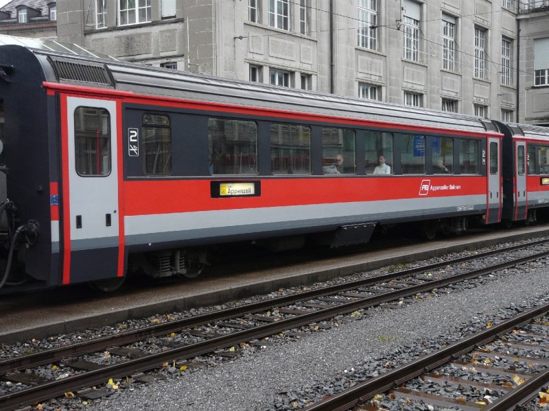 AB - 2 Kl. Personenwagen B 293 im Bahnhof von St.Gallen am 11.11.2007
