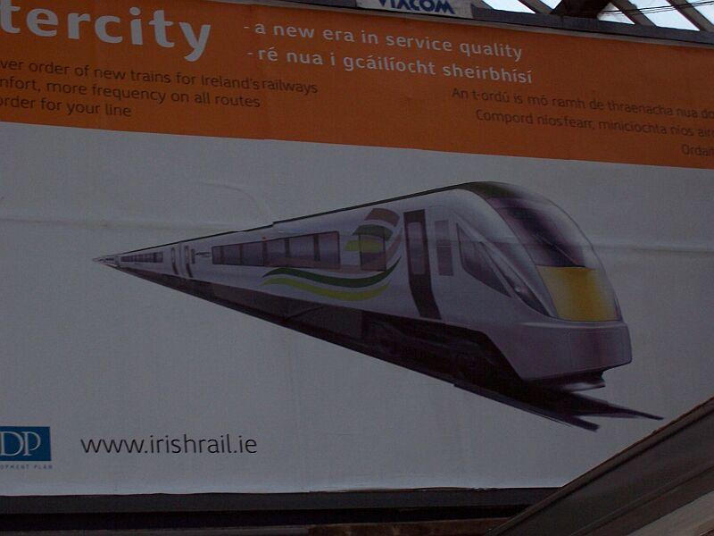 Ab 2007 sollen in Irland diese modernen InterCity-Triebzge fahren, wer mehr darber wissen will, ber die Internet-Adresse auf dem Plakat ist mehr zu erfahren (in Englisch). Zur Zeit fahren InterCity-Zge mit der sechsachsigen Dieselelektrischen-GM-Lok 201-Class, vermutlich wegen ihren schweren Gewicht ganz schne  Gleiskiller .
