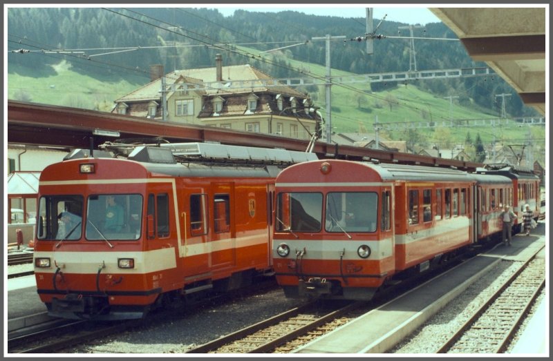 AB BDe II 4/4 31 und SGA ABt 111 treffen in Appenzell zusammen. (Archiv 06/82)