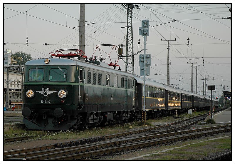 Ab Graz bernahm am 22.9.2007 1010.10 der BB Nostalgie den Spz 8456 aus Kflach und hat Graz pnktlich um 19:00 als Sdz D 16596 Richtung Wien verlassen.