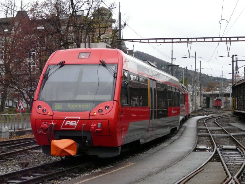 AB - Steuerwagen 1 + 2 Kl. ABt 121 im Bahnhof von St.Gallen am 11.11.2007