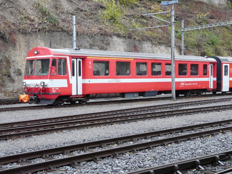 AB - Steuerwagen 1 + 2 Kl. ABt 142 im Bahnhofsareal von Herisau am 11.11.2007