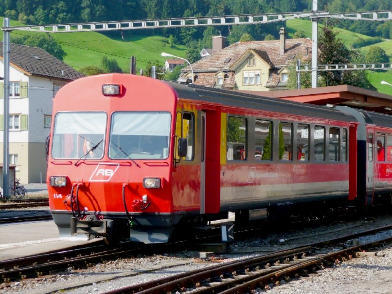 AB - Steuerwagen ABt 114 vor Regio nach St.Gallen im Bahnhof von Appenzell am 03.09.2008