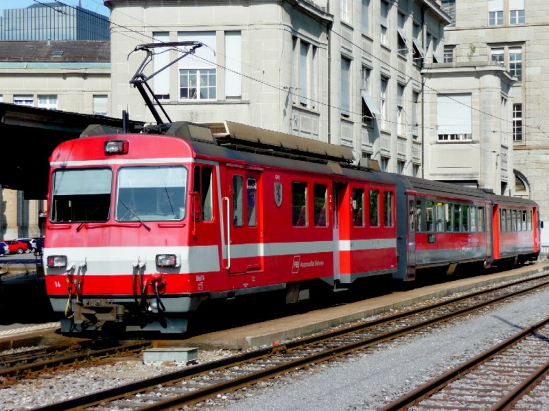 AB - Zahnradtriebwagen BDeh 4/4 14 vor Regio nach Appenzell im Bahnhof von St.Gallen am 03.09.2008